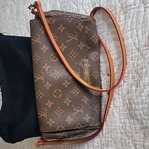 Brown small crossbody purse